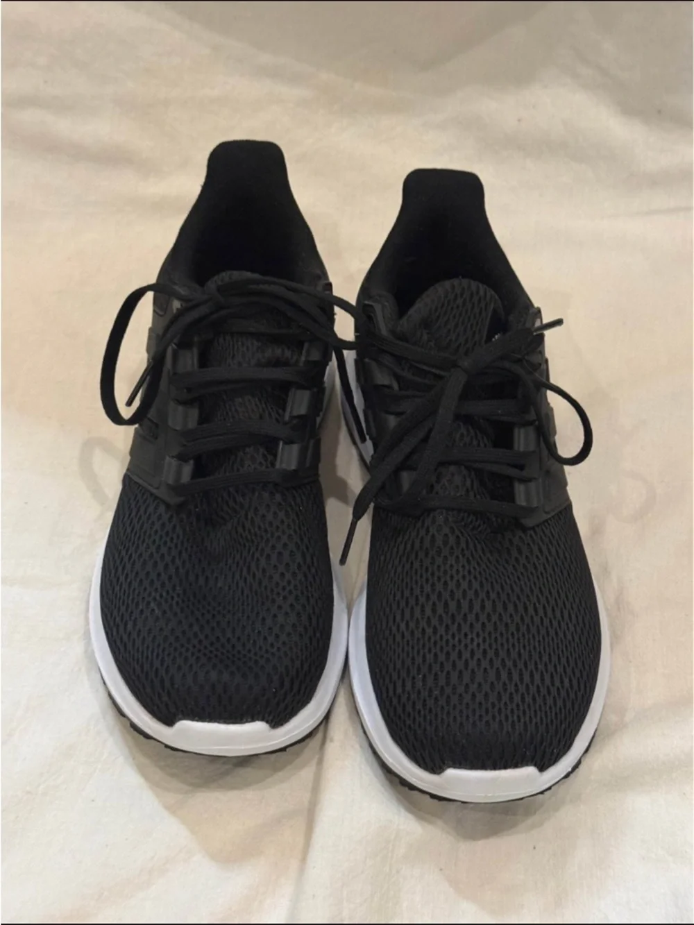 Women’s adidas Ultimashow, a lightweight running and sportswear shoe - - Picture 3 of 7